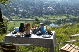 Ferienwohnung "Auf Schäfers Spuren" in Bürgstadt - Frühstück im Grünen