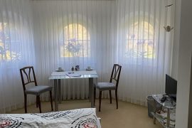 Privatzimmer Junger in Miltenberg - Sitzecke im Schlafzimmer