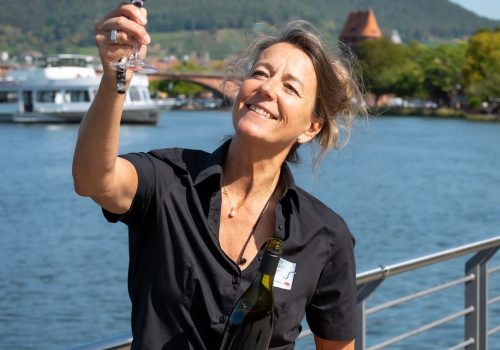 Gästeführerin Susanne Breitweg bei der Führung "Dämmerschoppen" in Miltenberg