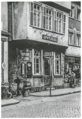 Alte Stadtapotheke - heutiges Apothekenmuseum; Außenansicht von vor 1948