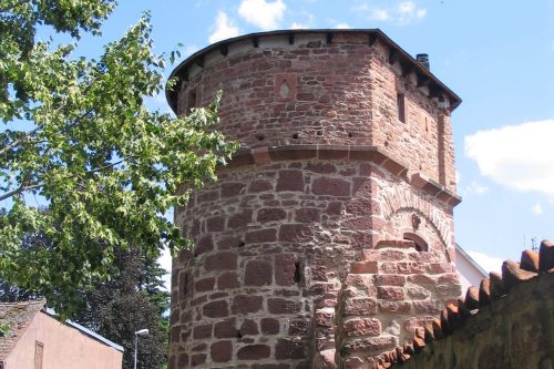 Der Zuckmantelturm an der südöstlichen Ecke der Stadtmauer von Miltenberg